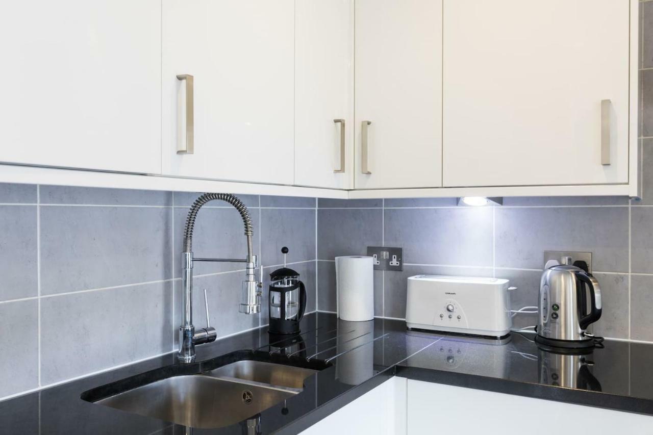 Modern 2 Bed 2 Bath Hyde Park * London