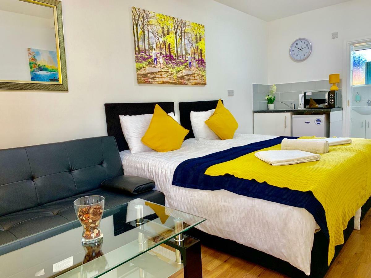 3 Bedrooms, 3 Baths, Spacious Lounge, Full Kitchen, Garden, Ground Floor, Free Parking London