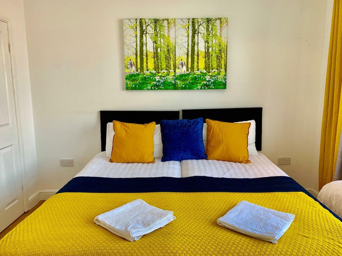 3 Bedrooms, 3 Baths, Spacious Lounge, Full Kitchen, Garden, Ground Floor, Free Parking * London