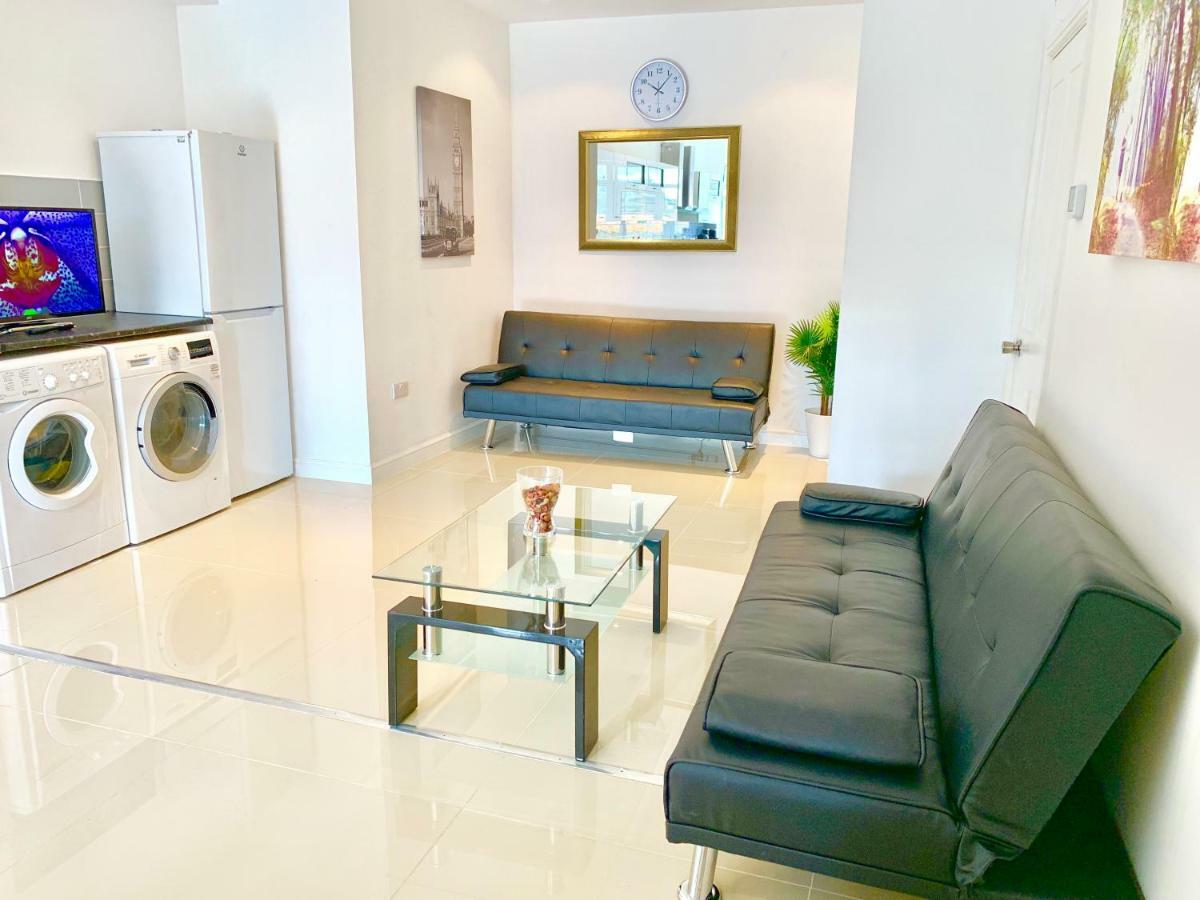 3 Bedrooms, 3 Baths, Spacious Lounge, Full Kitchen, Garden, Ground Floor, Free Parking * London