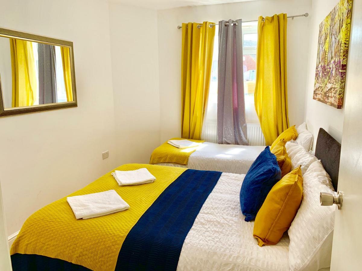 Apartamento 3 Bedrooms, 3 Baths, Spacious Lounge, Full Kitchen, Garden, Ground Floor, Free Parking Londres