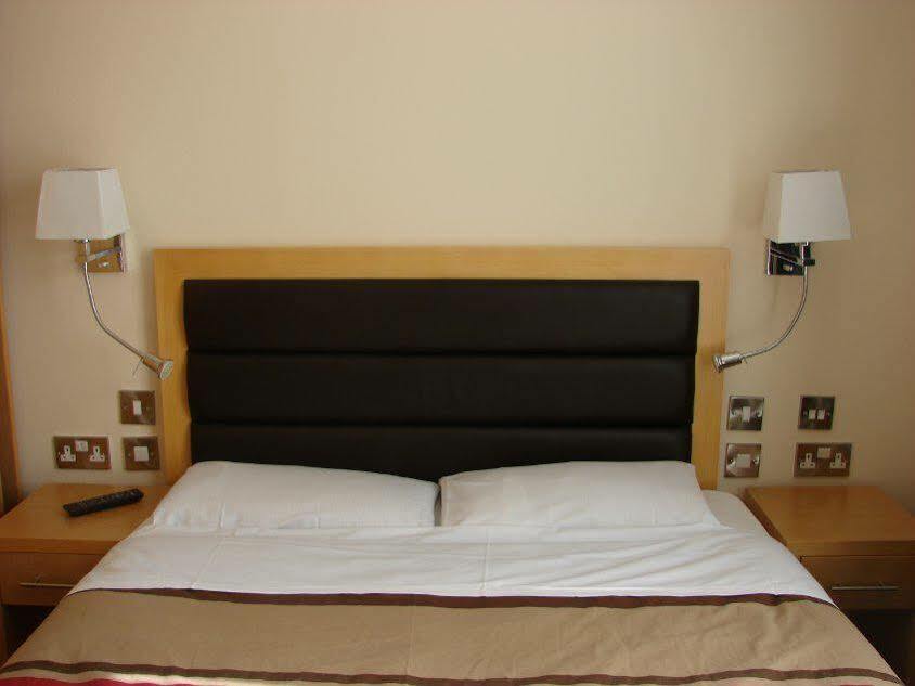 Cromwell 3*