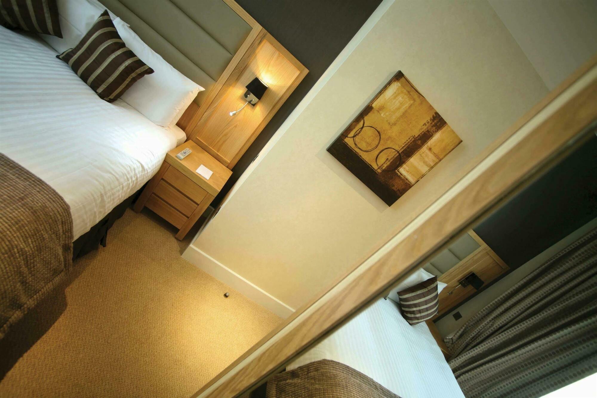 Mornington Kensington, Bw Premier Collection Hotel 4*
