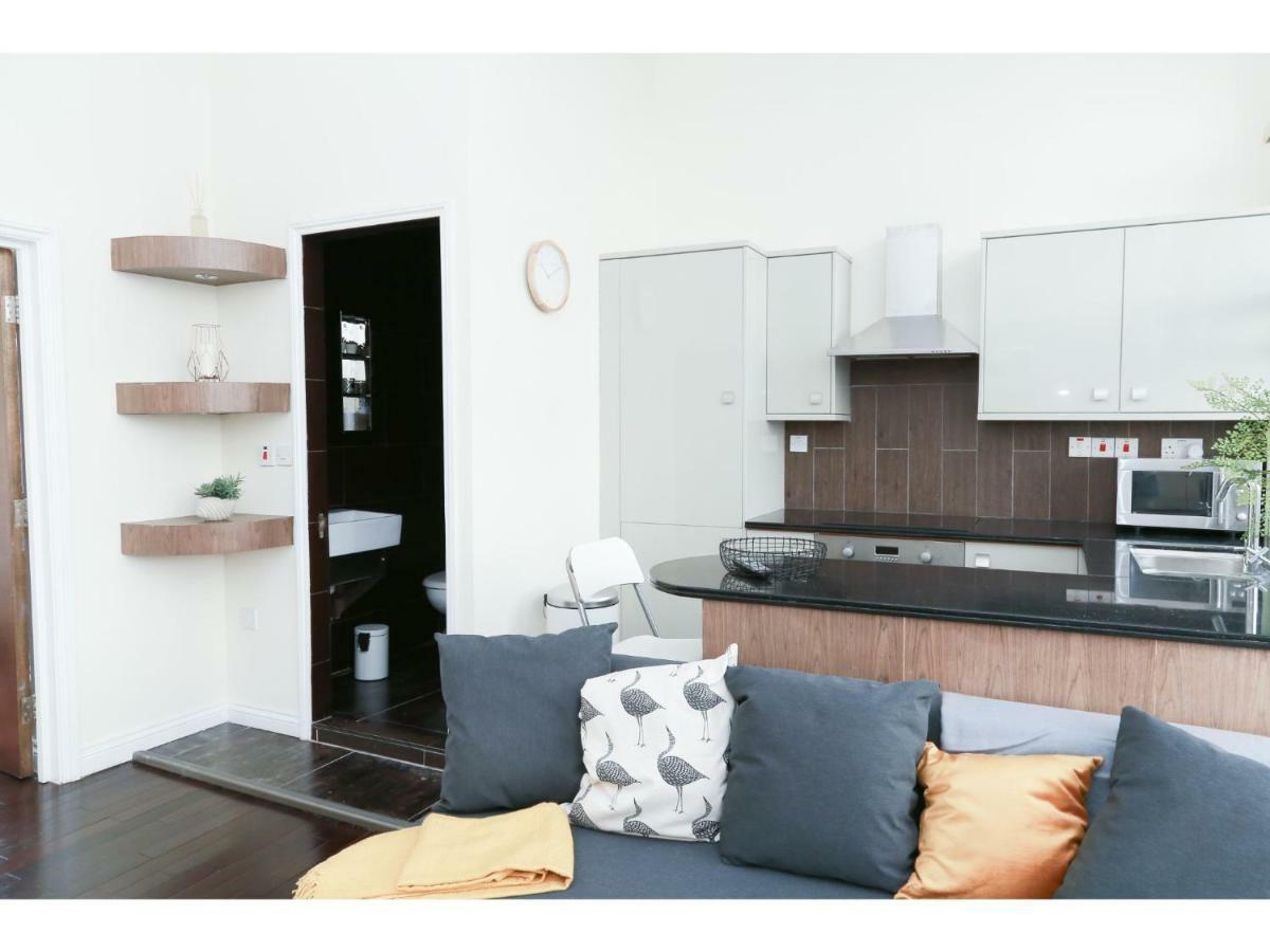 Pass The Keys Beautiful Museum Street Apartment *