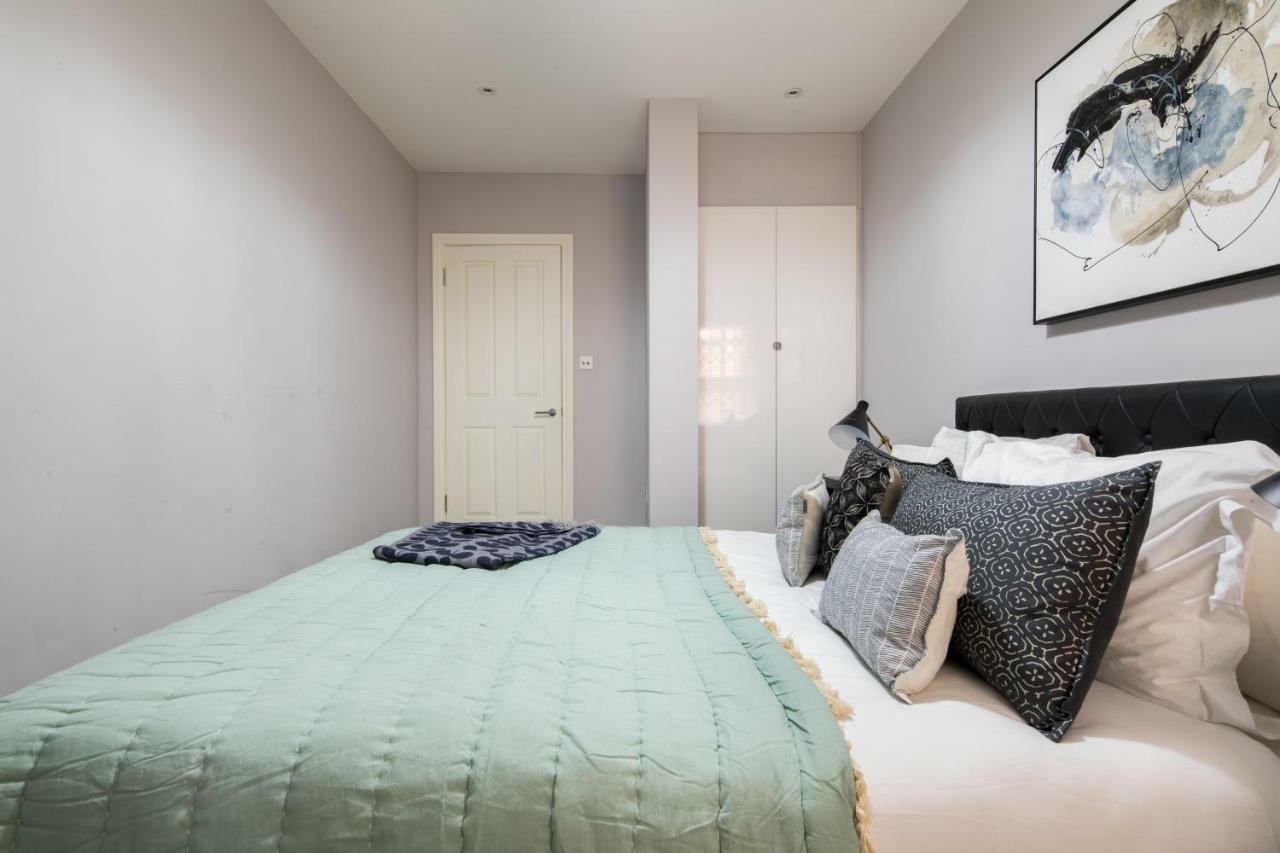 Kensington Court By Lime Street * London