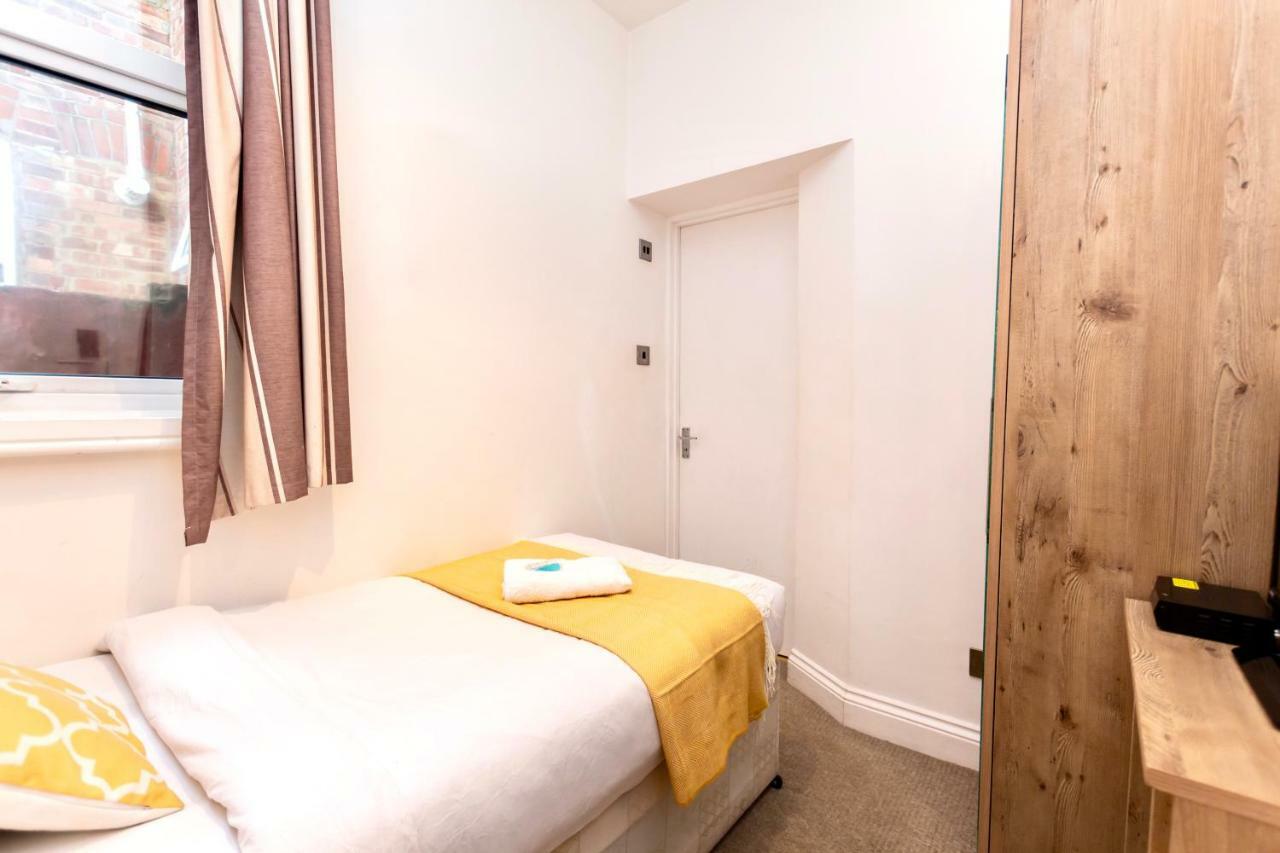 Oyo Tamtam Acton Hotel London