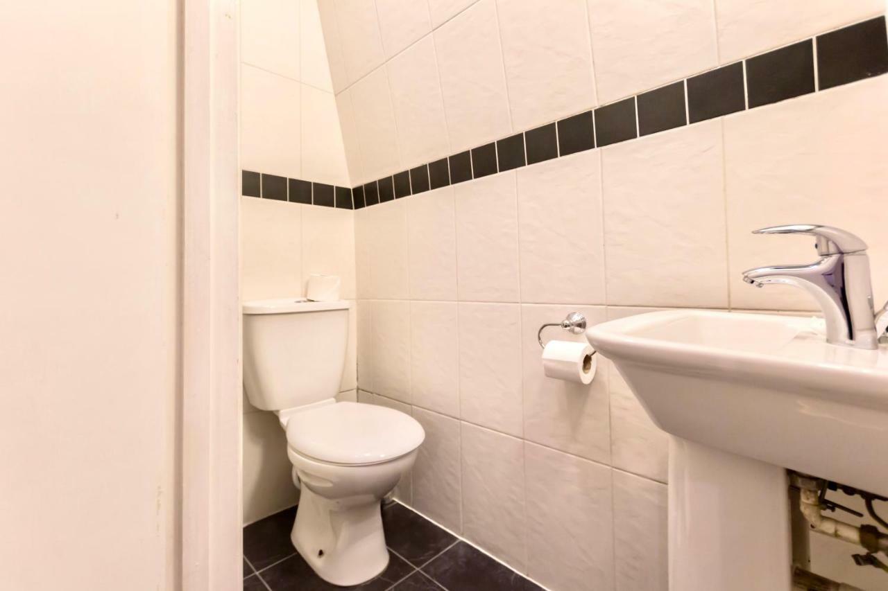 Hotel Oyo Tamtam Acton