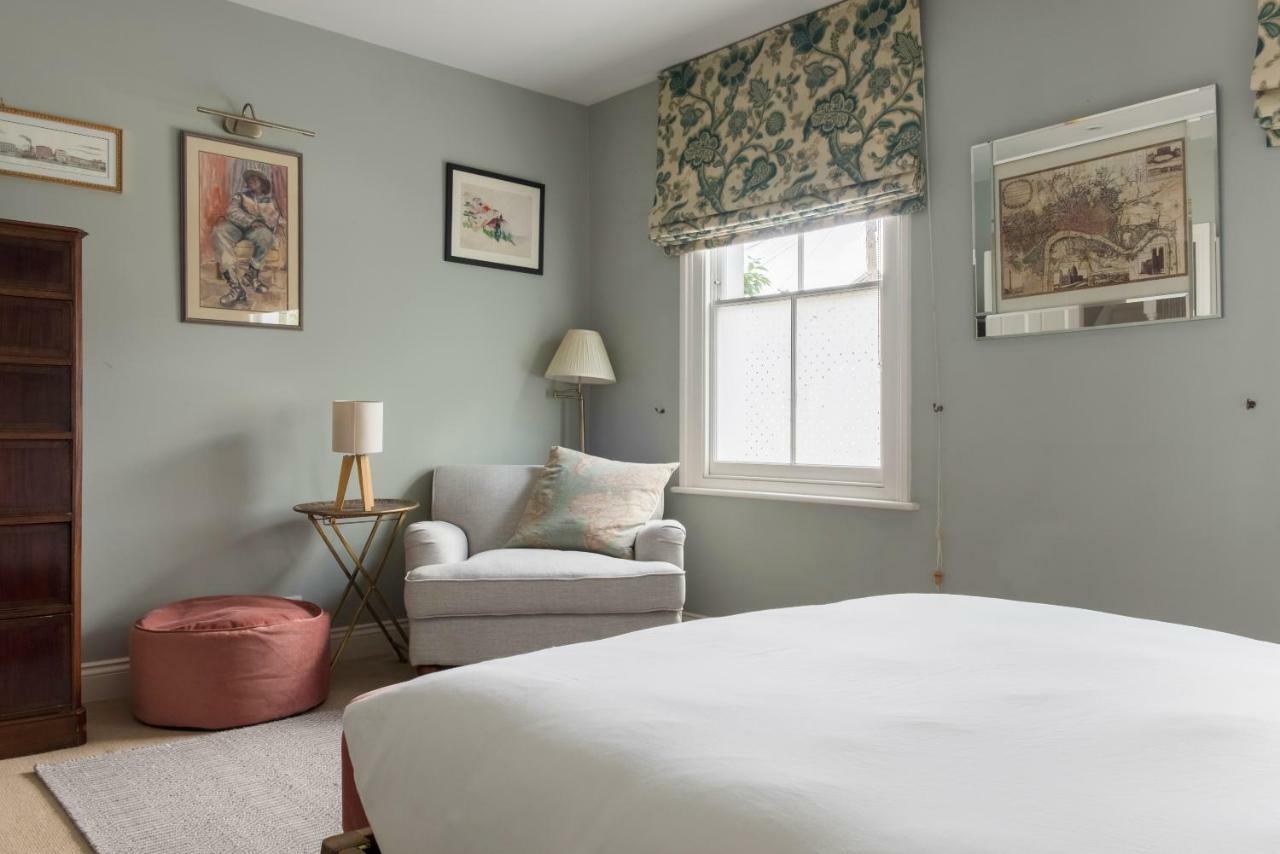 Veeve - Beautiful Interiors On A Battersea Crescent Holiday home *