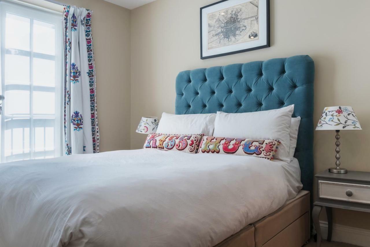 Veeve - Beautiful Interiors On A Battersea Crescent London