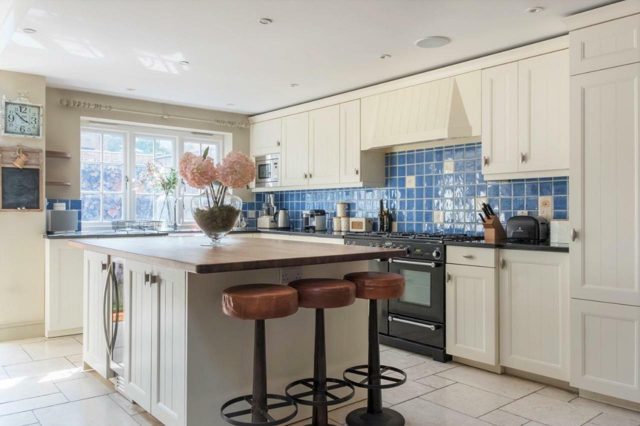 Veeve - Beautiful Interiors On A Battersea Crescent