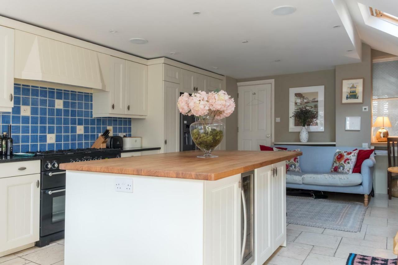 Veeve - Beautiful Interiors On A Battersea Crescent
