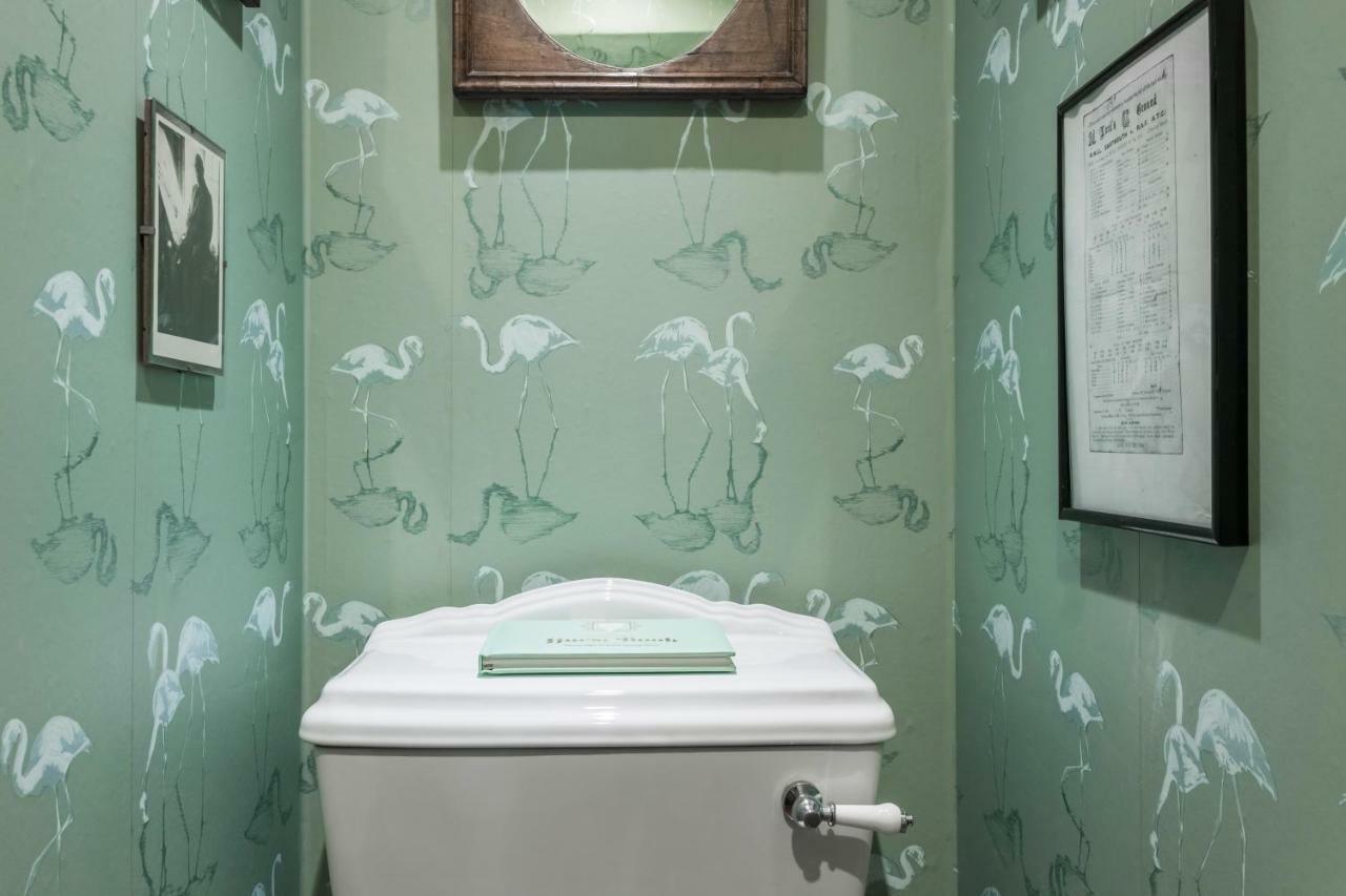 Veeve - Beautiful Interiors On A Battersea Crescent Holiday home London