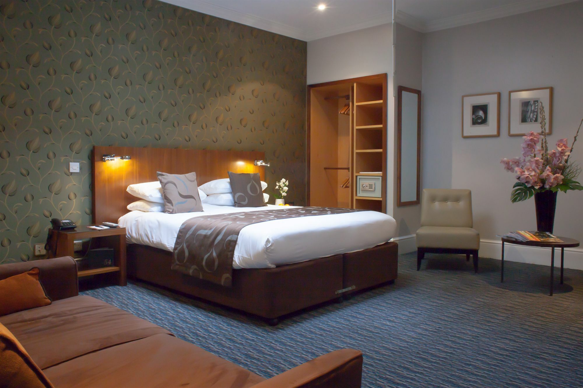 Fifty-four Boutique 4*