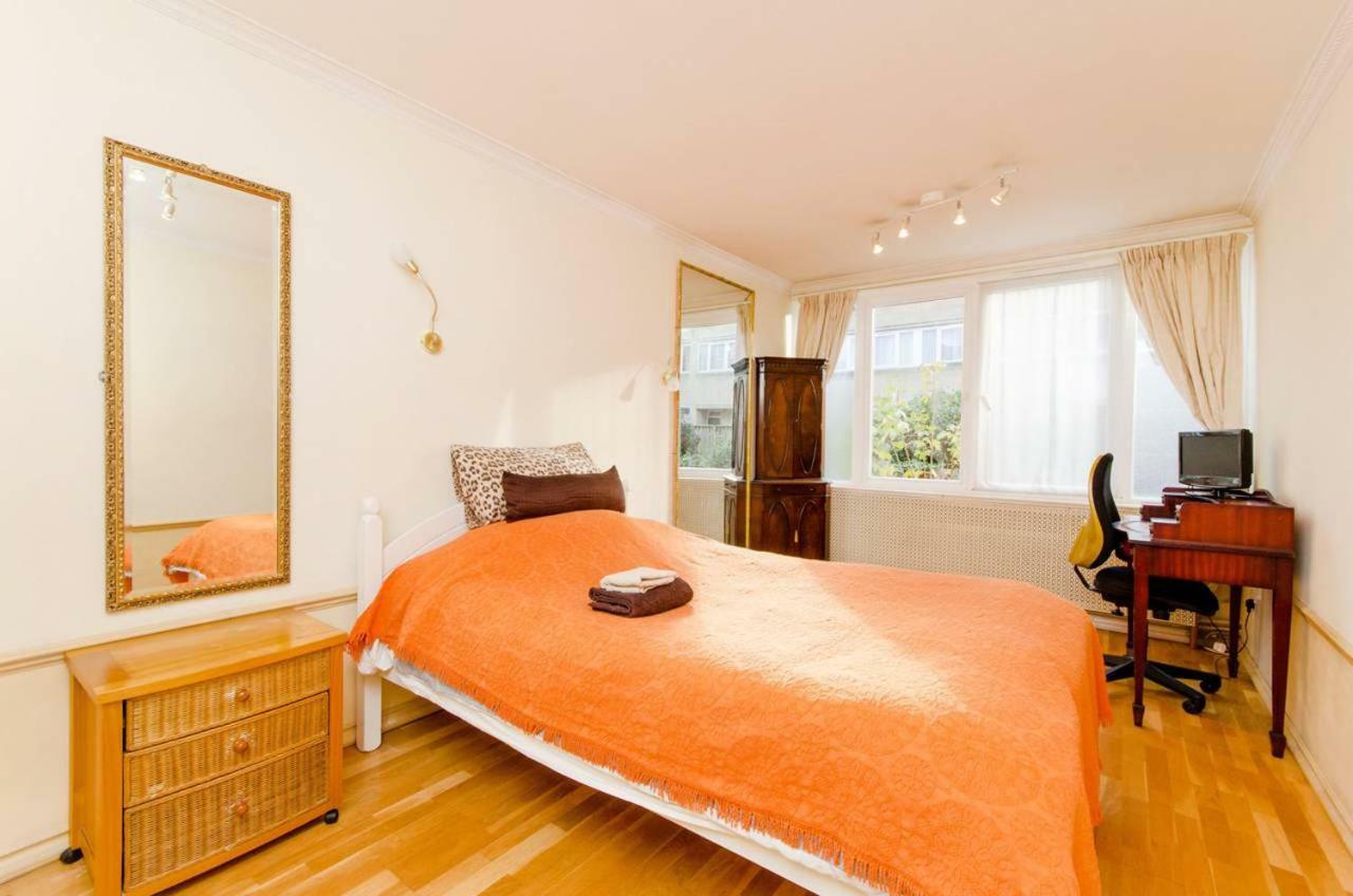 Flat Near The Centre
