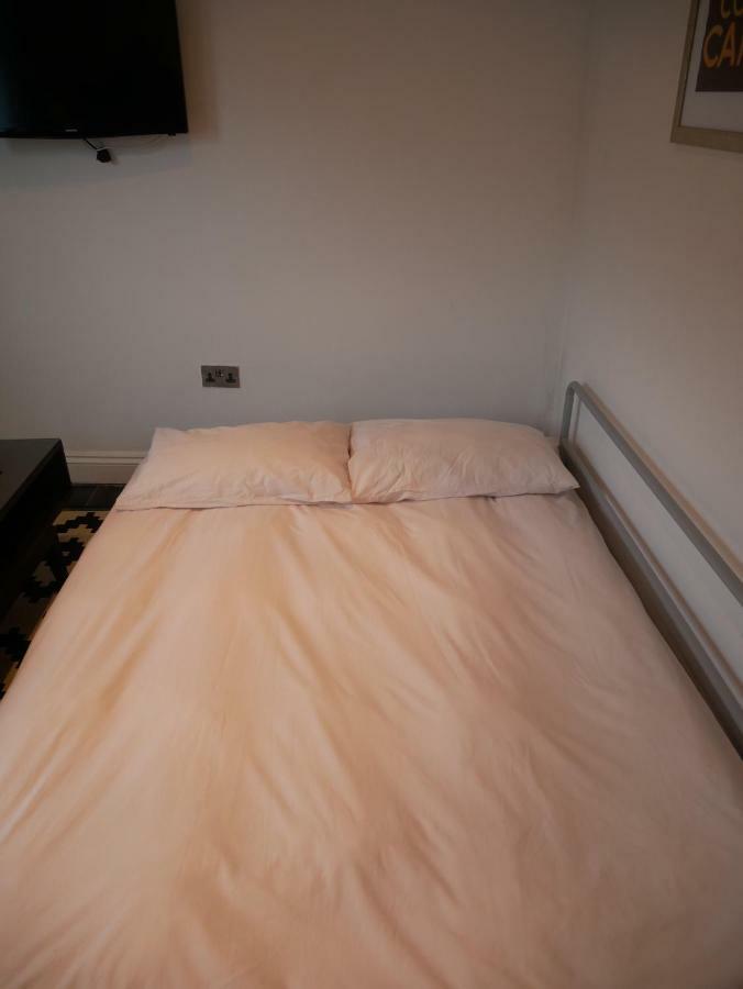 The Barons Court Gem Apartment London