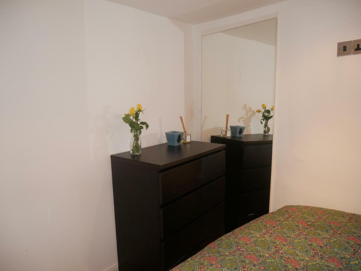 The Barons Court Gem Apartment *