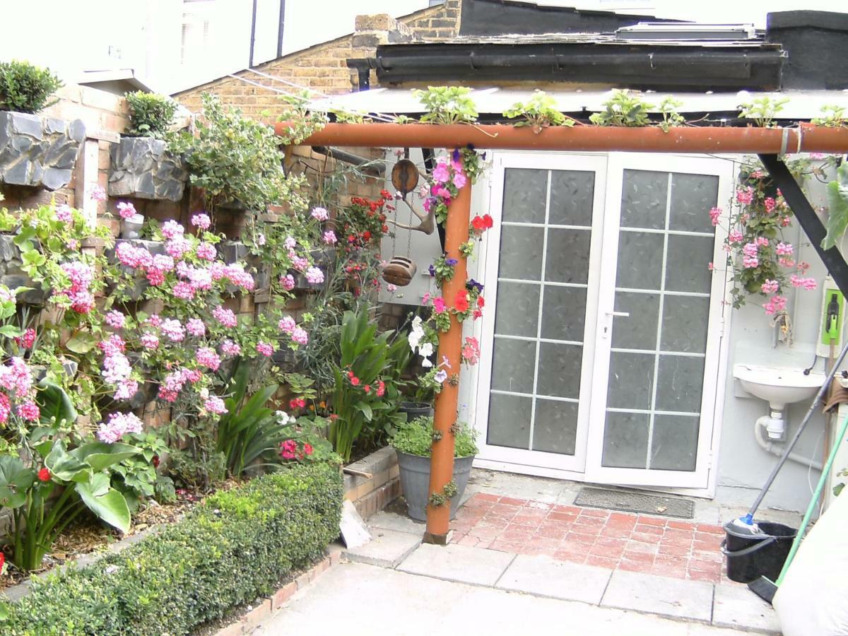 Bed & Breakfast Pedro London