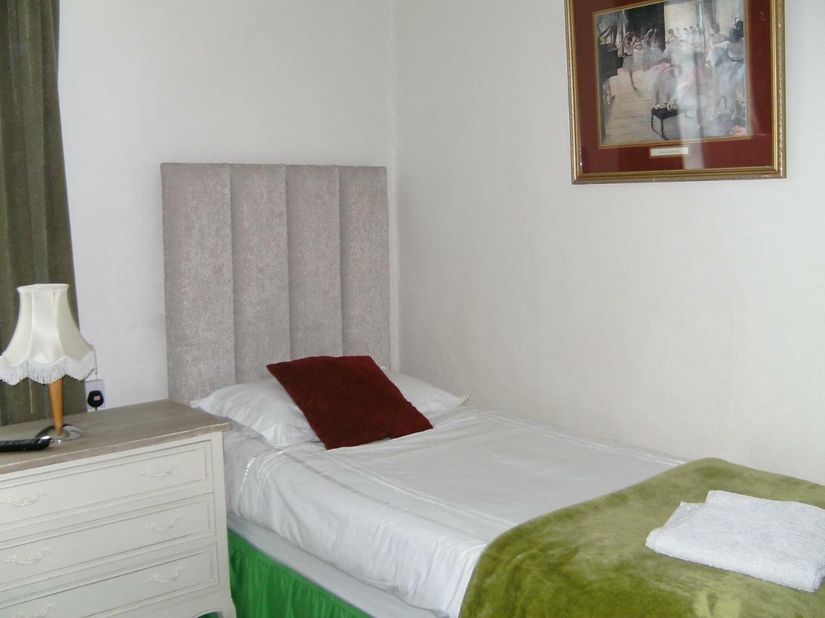 Pedro Bed & Breakfast 3*