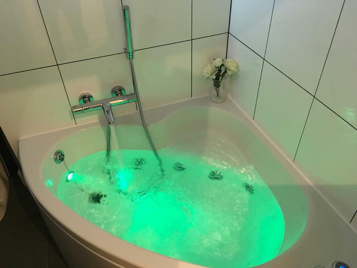 Jacuzzi London