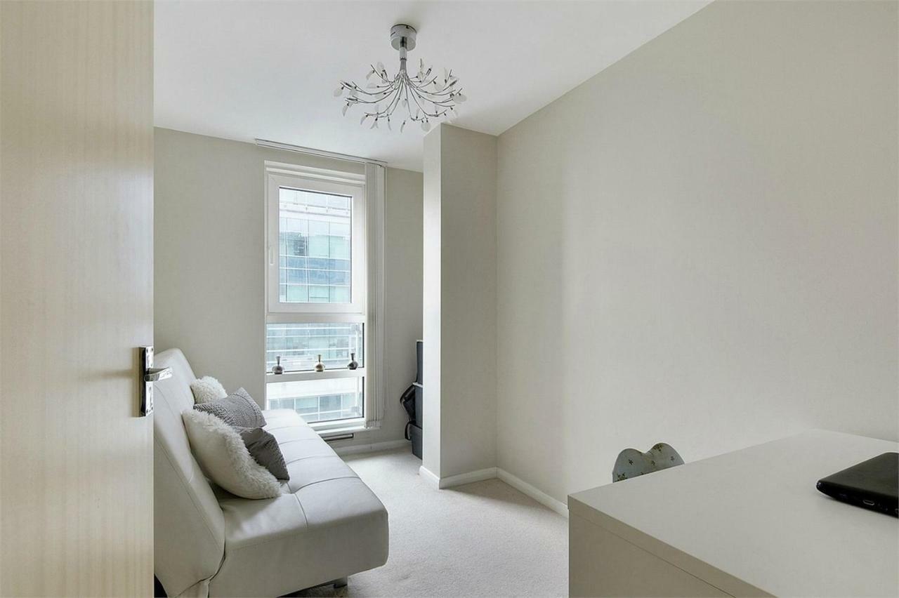 Apartment Zone 1 Riverside -st George Wharf *