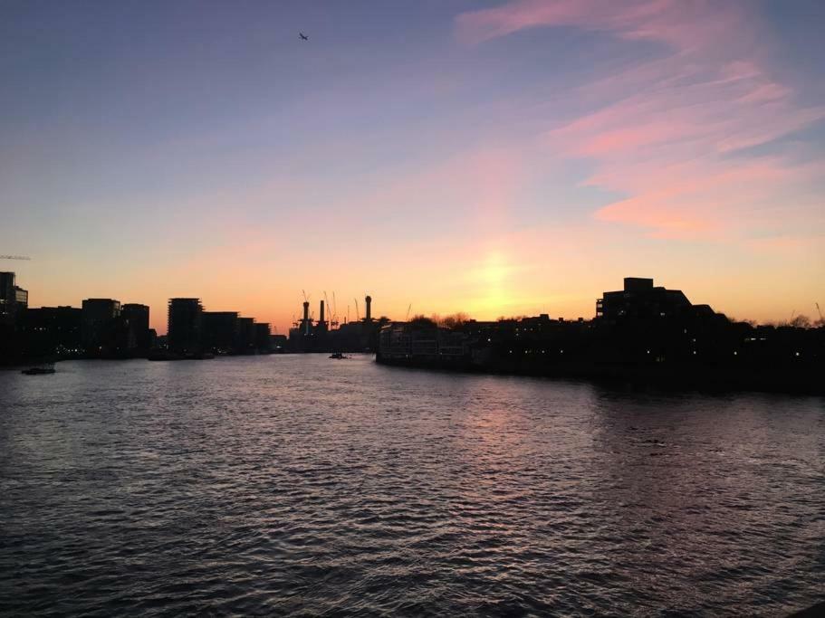 Zone 1 Riverside -st George Wharf London