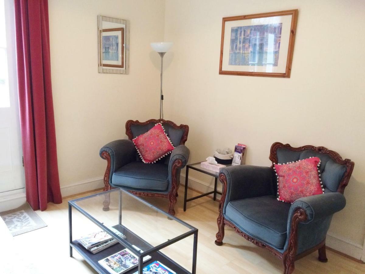 Apartment Spacious West 2 Bedroom *
