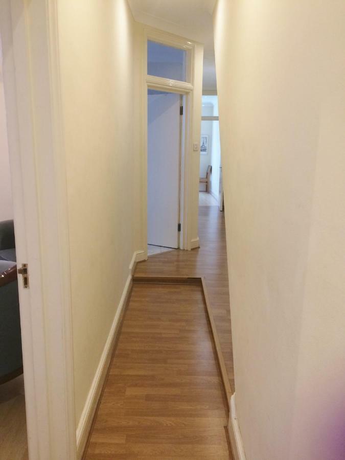 Apartment Spacious West 2 Bedroom *