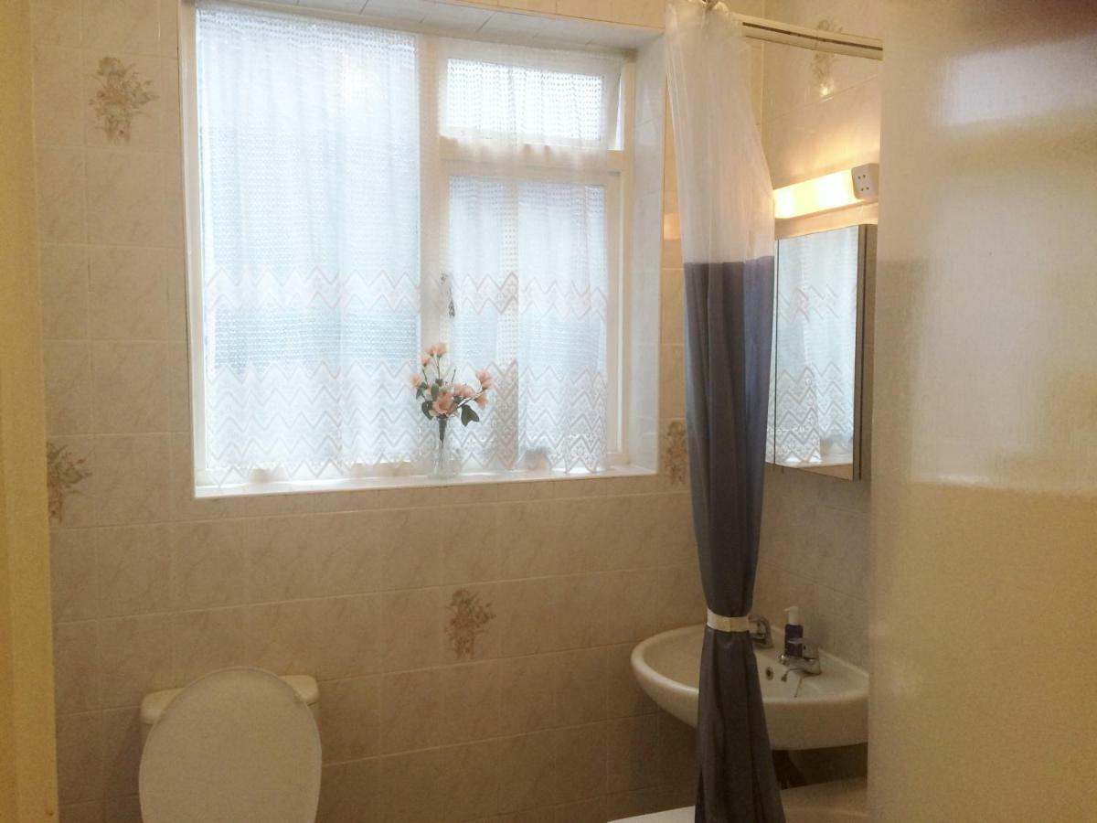 Spacious West 2 Bedroom Apartment