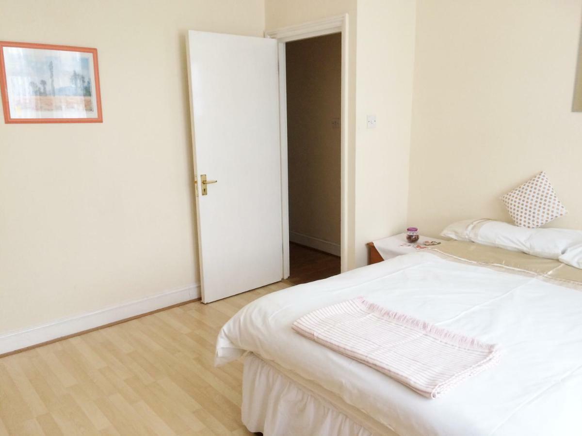 Apartment Spacious West 2 Bedroom *