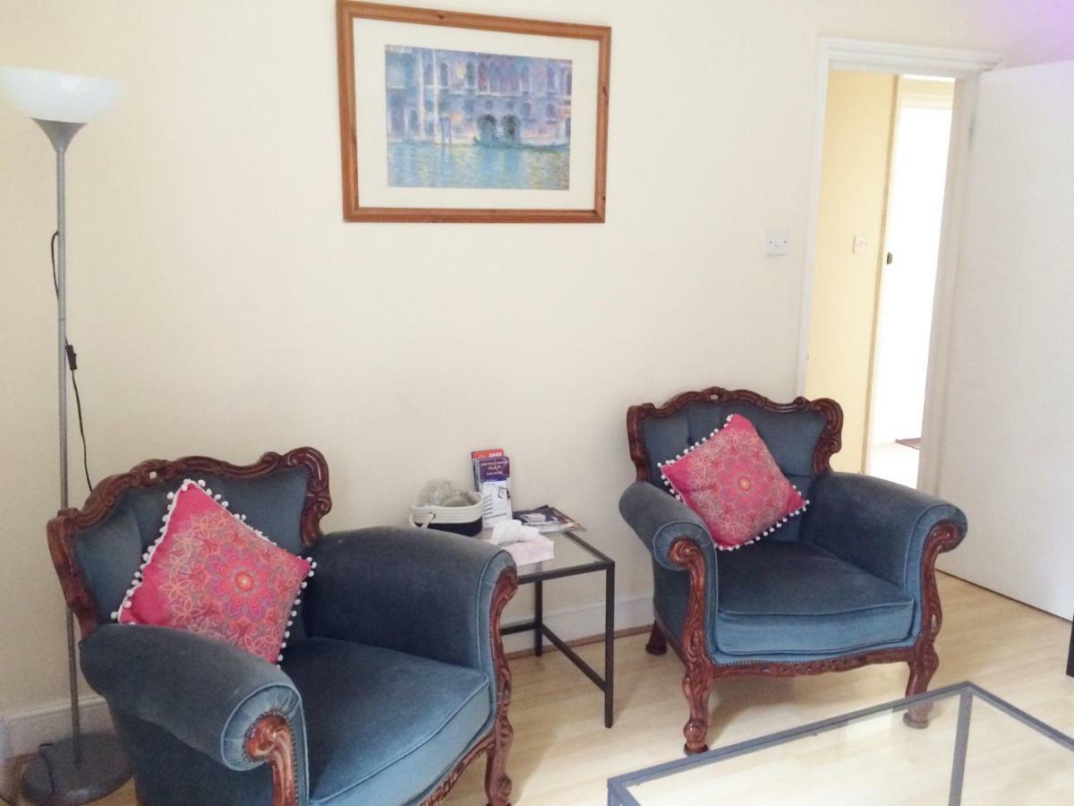 Spacious West 2 Bedroom Apartment *