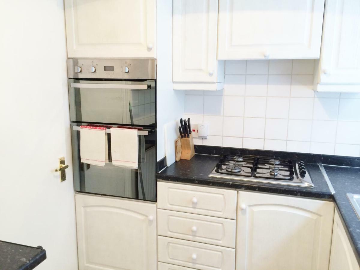 Spacious West 2 Bedroom Apartment