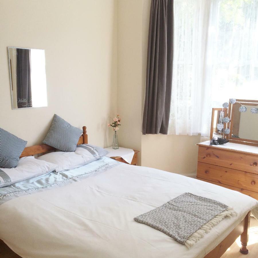 Spacious West 2 Bedroom * London