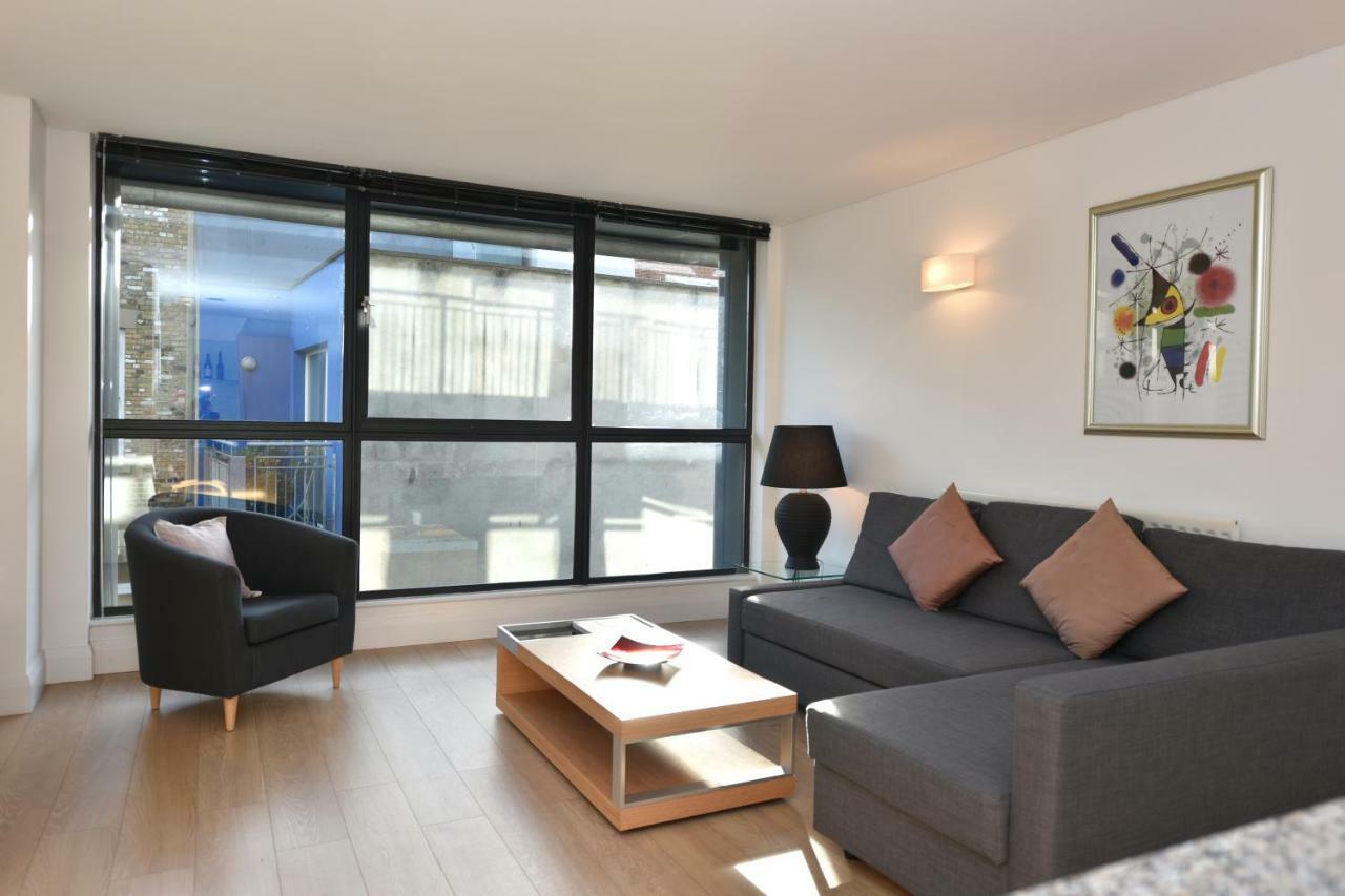 Modern & Peaceful Flat 2 Mins To Tube *