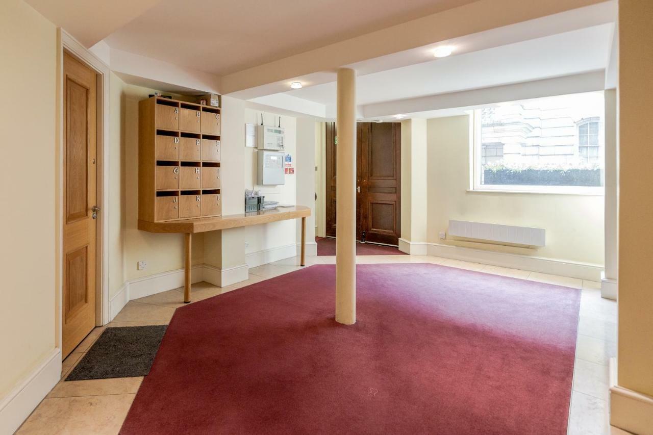 Outstanding Trafalgar Penthouse, Sleeps 8 Apartment London