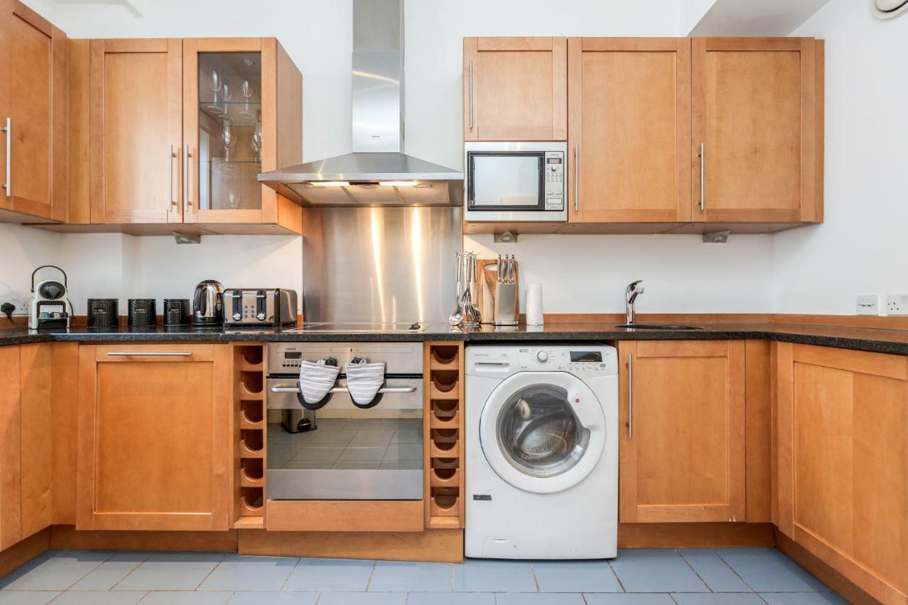 Outstanding Trafalgar Penthouse, Sleeps 8 London
