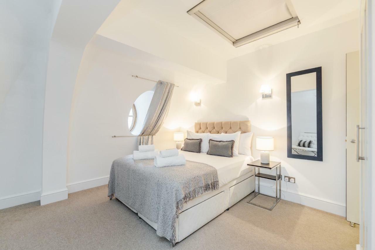 Outstanding Trafalgar Penthouse, Sleeps 8 Apartment *