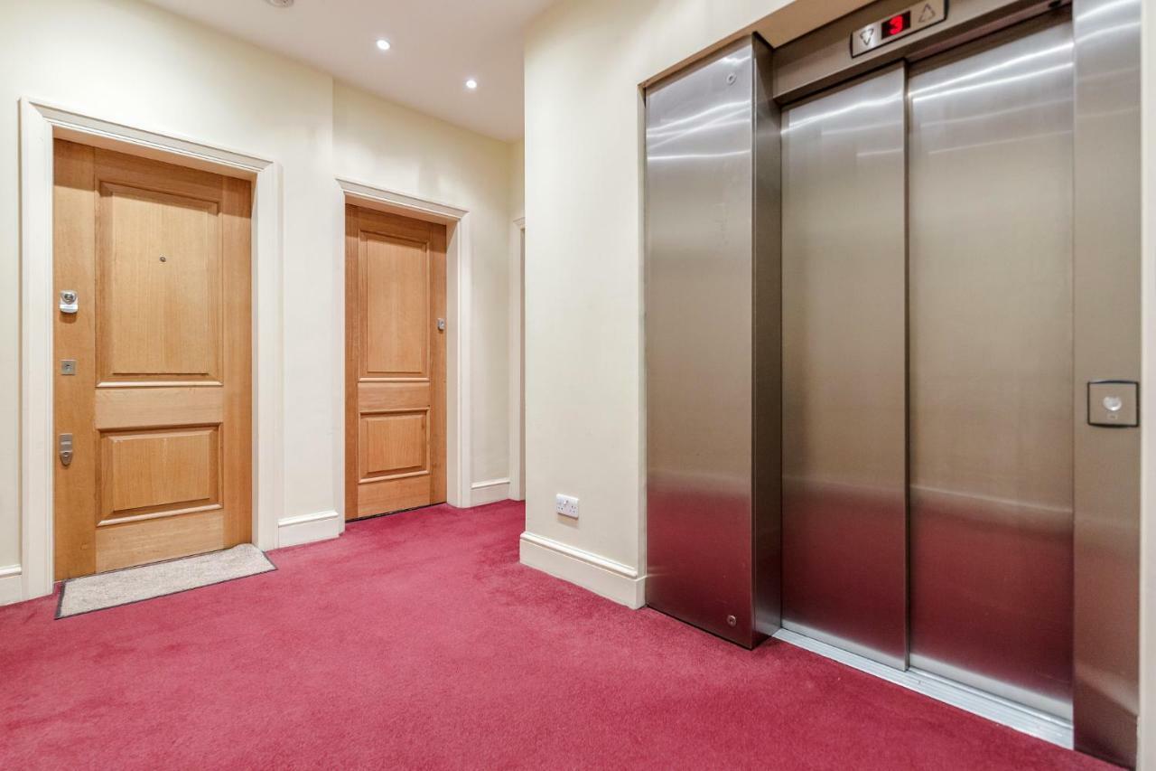 Outstanding Trafalgar Penthouse, Sleeps 8 *
