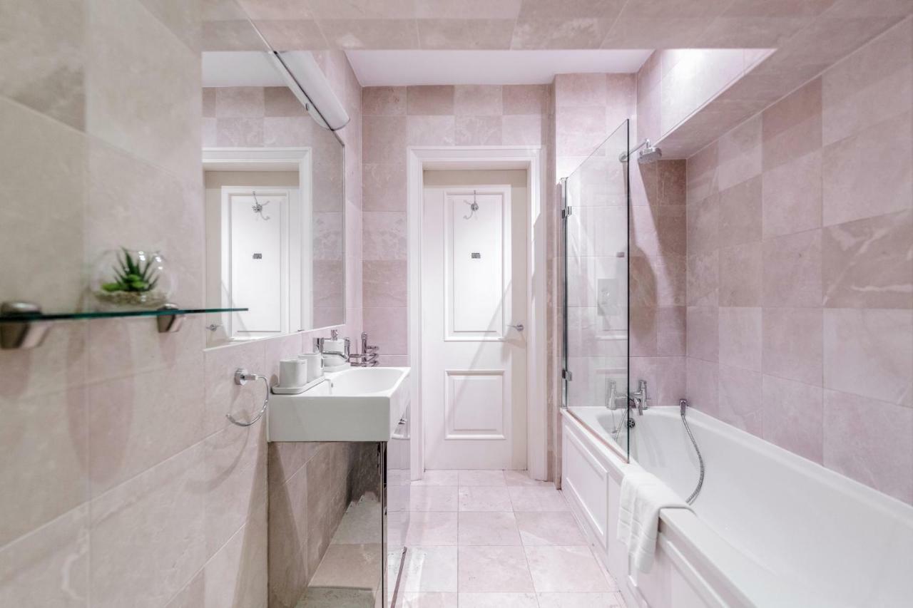 Outstanding Trafalgar Penthouse, Sleeps 8 Apartment
