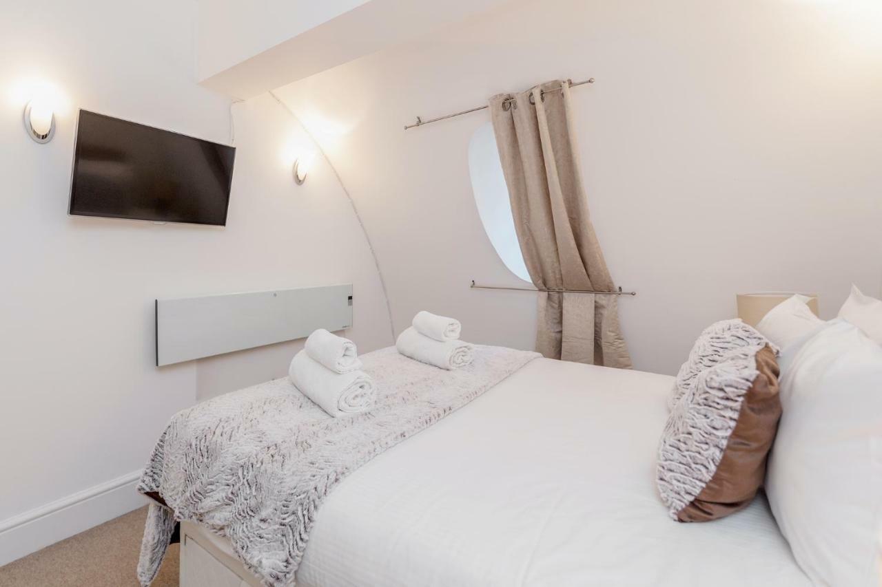 Outstanding Trafalgar Penthouse, Sleeps 8 Apartment