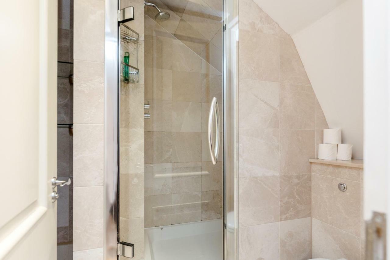 Outstanding Trafalgar Penthouse, Sleeps 8 Apartment