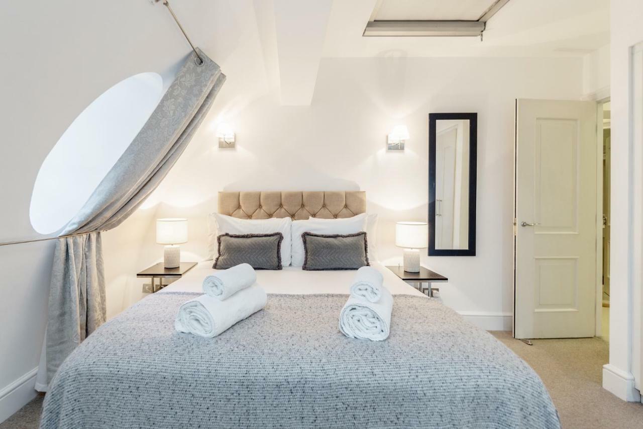 Outstanding Trafalgar Penthouse, Sleeps 8 Apartment