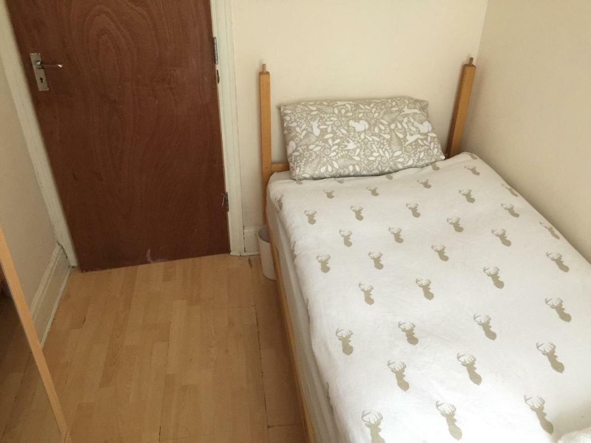 Guest house Wesley Avenue London