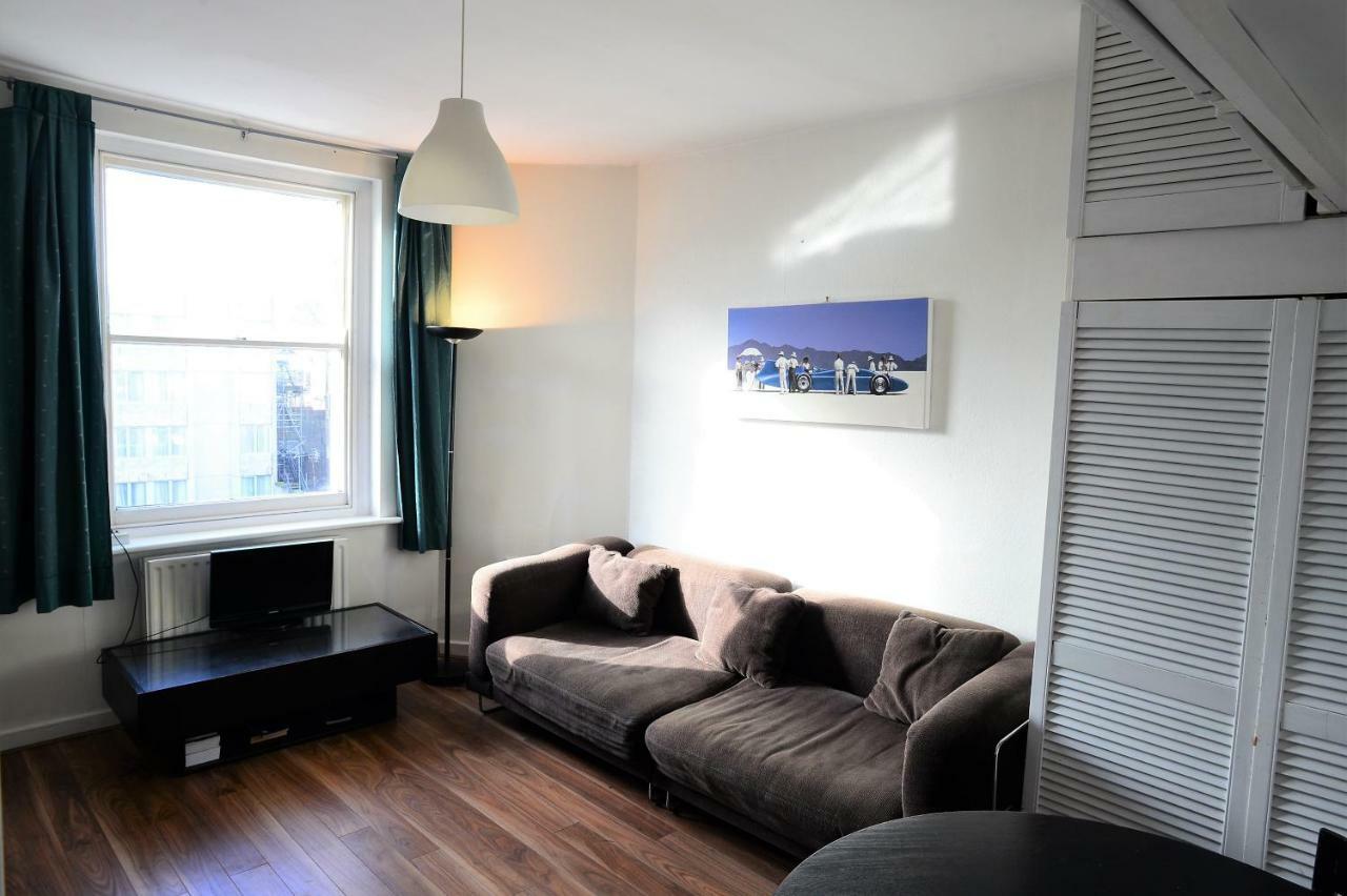 Near Hyde Park Sleeps 4 London