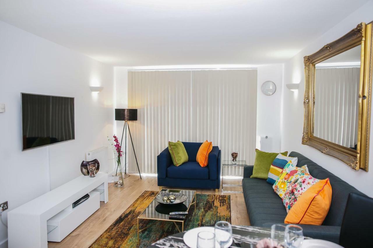 Riverside 2 Bed Apartment London