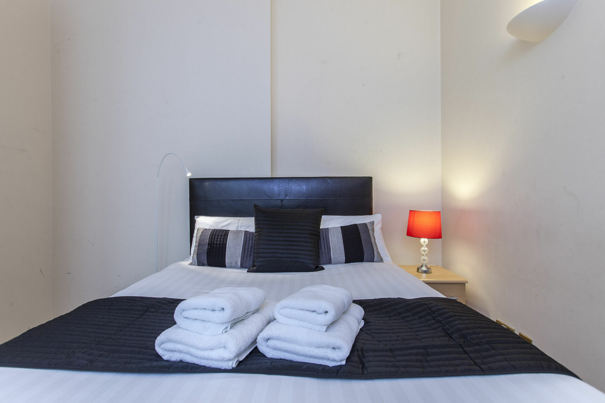 Club Living - Barbican Apartment