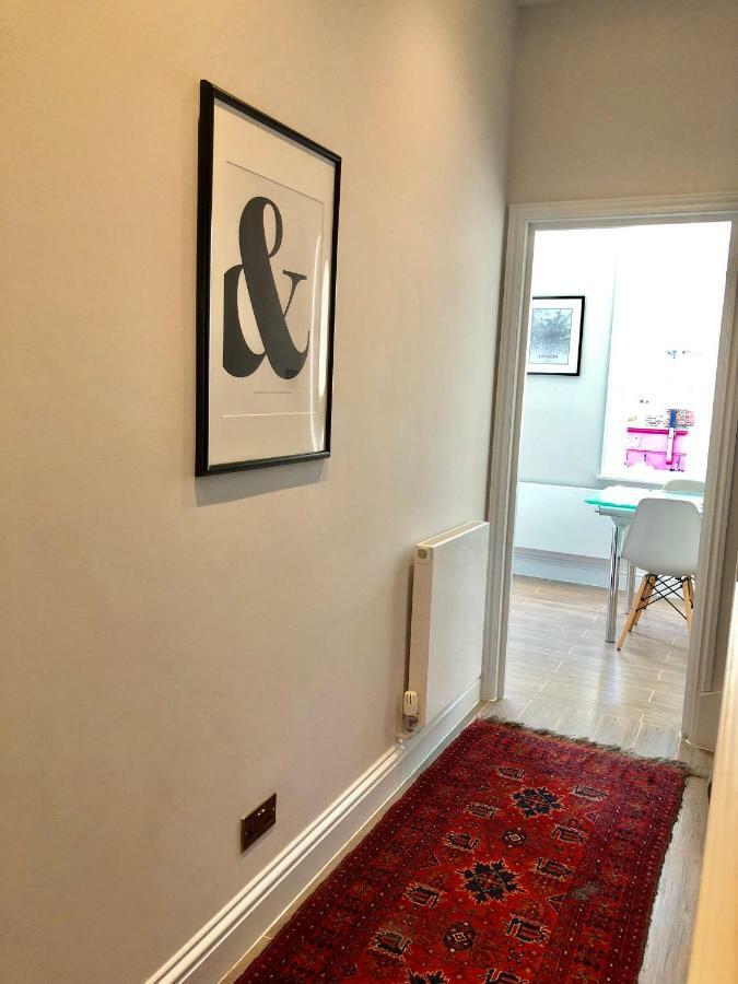 Stylish Maisonette And In Victoria Apartment