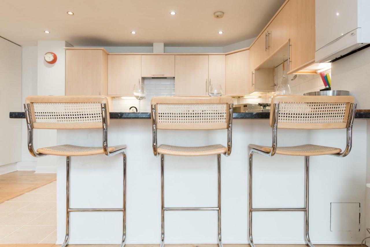 With Parking Near Waterloo & St Thomas & Big Ben & Parliament Apartment *
