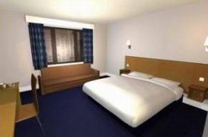 Travelodge Airport 3*