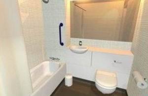 Travelodge Airport 3* London