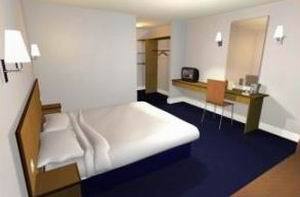 Travelodge Airport Hotel 3*
